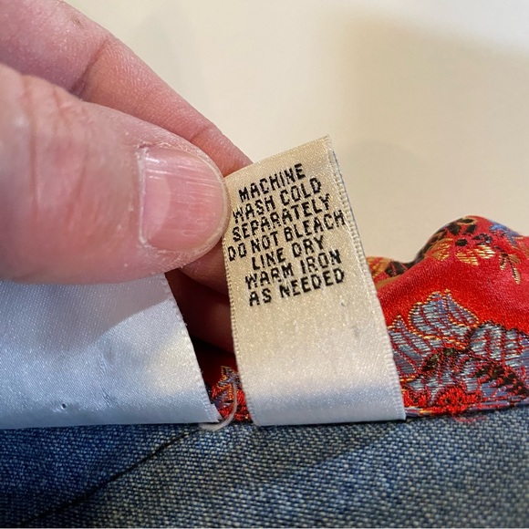 Chico’s Design SZ 3,(XL) embroidered/embellished denim jacket, GUC great piece - Picture 3 of 11